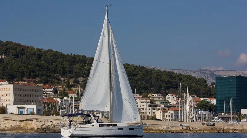 Beneteau Oceanis 35