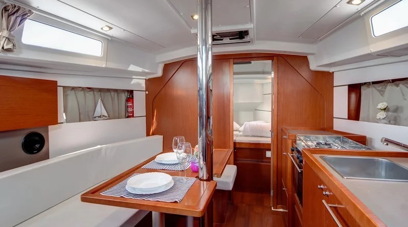 Beneteau Oceanis 35