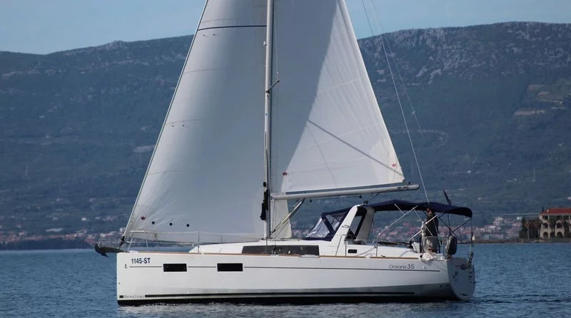 Beneteau Oceanis 35