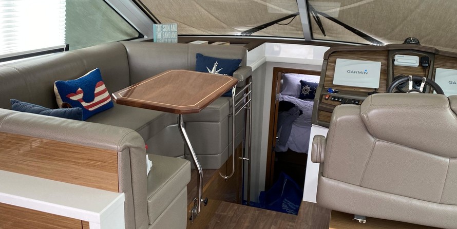 Cruisers Yachts 45 Cantius