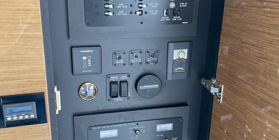 Cruisers Yachts 45 Cantius