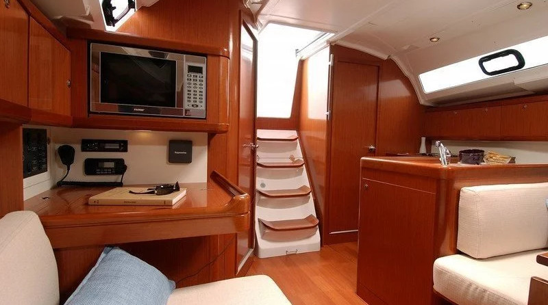 Beneteau Oceanis 37