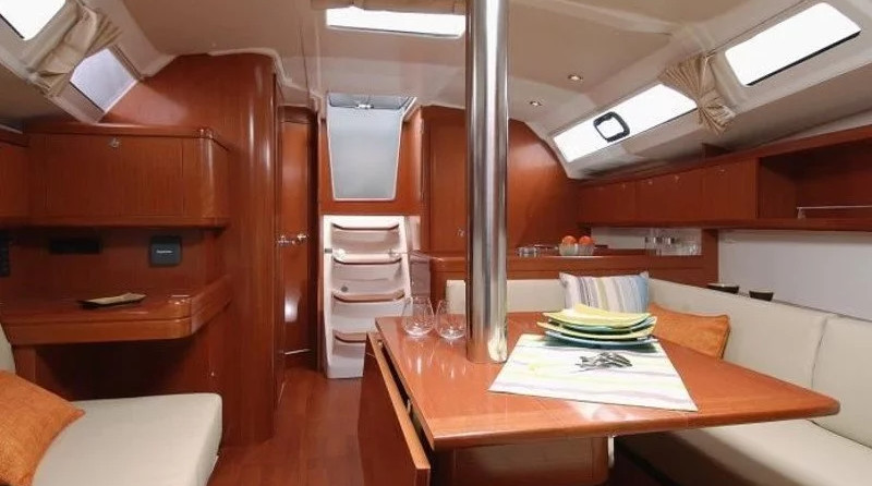 Beneteau Oceanis 37
