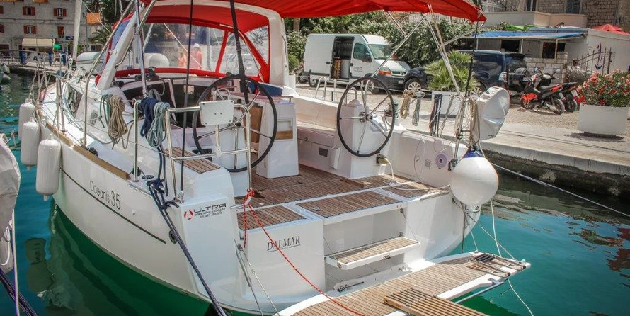 Oceanis 35