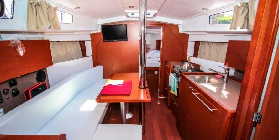 Oceanis 35