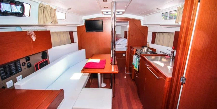 Oceanis 35