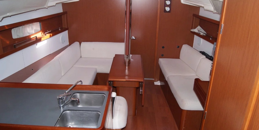Beneteau Oceanis 37