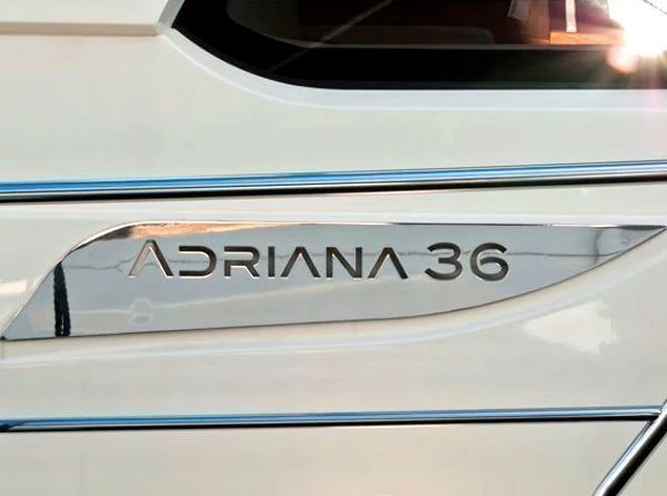 Adriana 36
