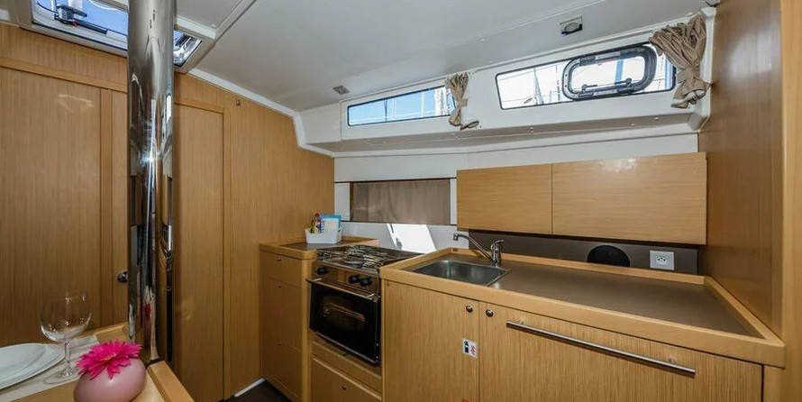 Beneteau Oceanis 38.1