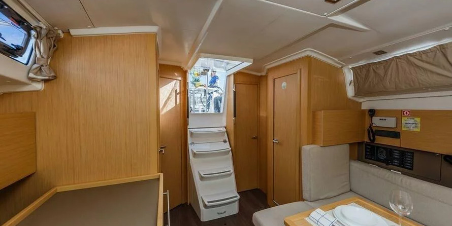 Beneteau Oceanis 38.1