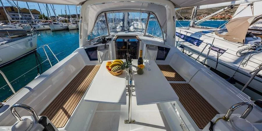 Beneteau Oceanis 38.1