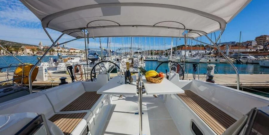 Beneteau Oceanis 38.1