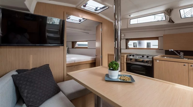 Beneteau Oceanis 38.1