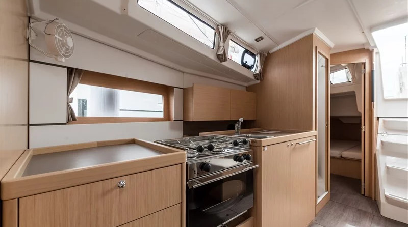 Beneteau Oceanis 38.1