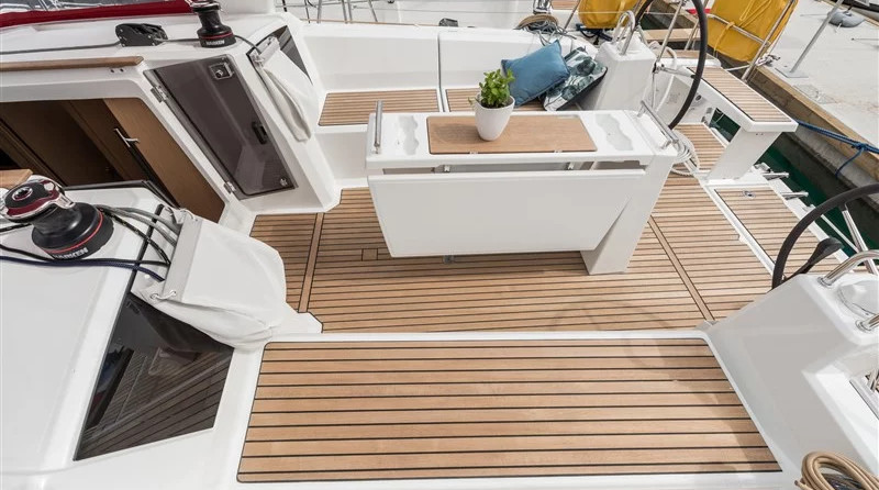 Beneteau Oceanis 38.1