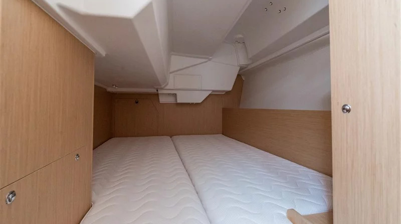 Beneteau Oceanis 38.1