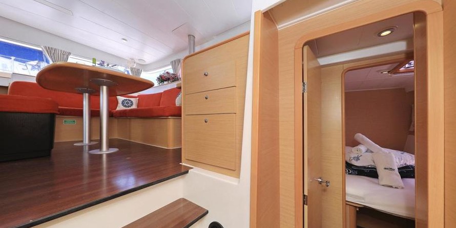 Lagoon 400 - 4 + 2 cab.