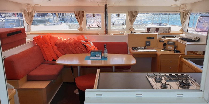 Lagoon 400 - 4 + 2 cab.