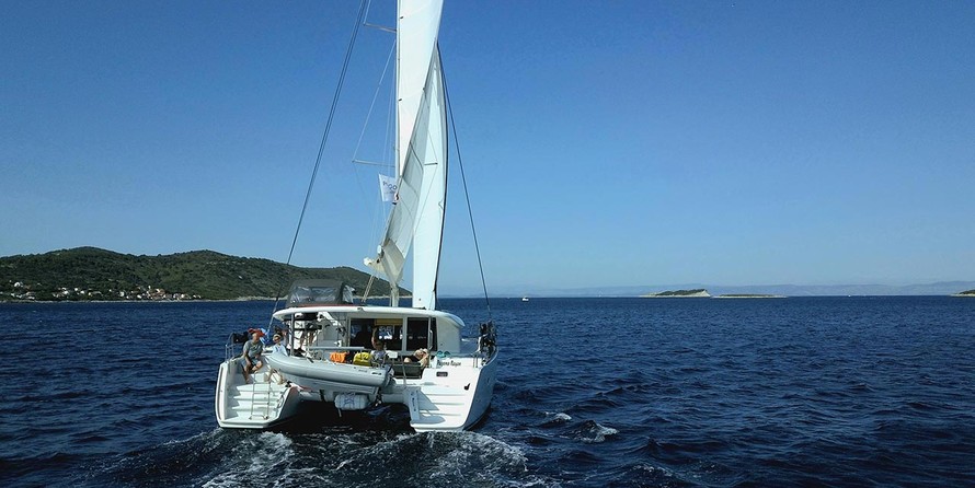 Lagoon 400 - 4 + 2 cab.