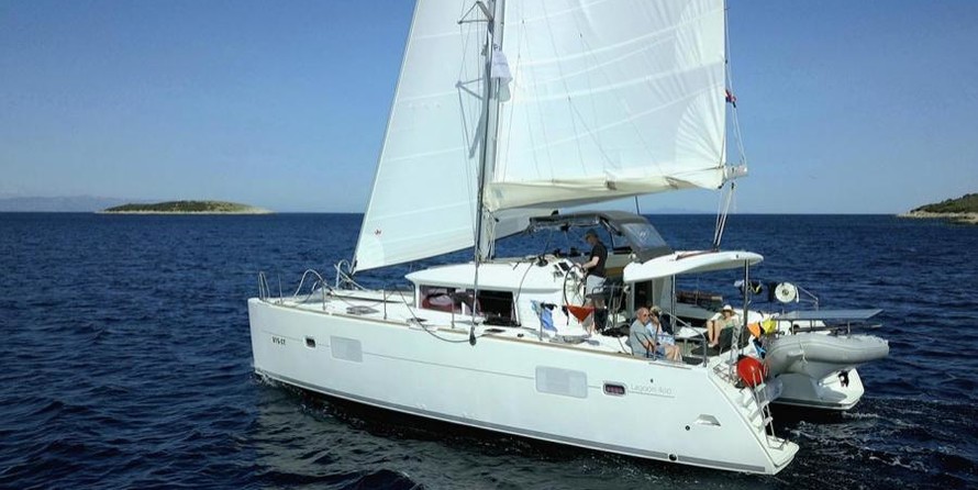 Lagoon 400 - 4 + 2 cab.