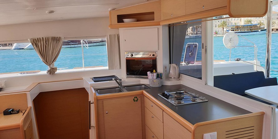 Lagoon 400 - 4 + 2 cab.