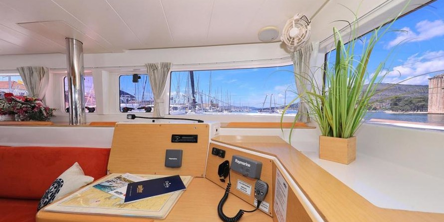 Lagoon 400 - 4 + 2 cab.