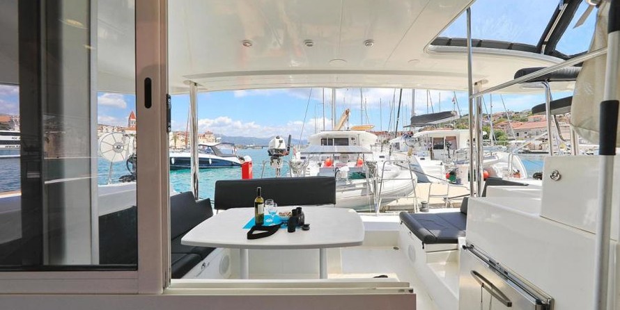 Lagoon 400 - 4 + 2 cab.