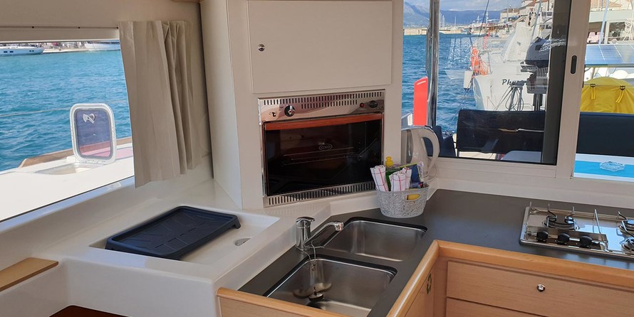 Lagoon 400 - 4 + 2 cab.