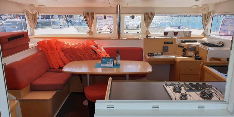 Lagoon 400 - 4 + 2 cab.