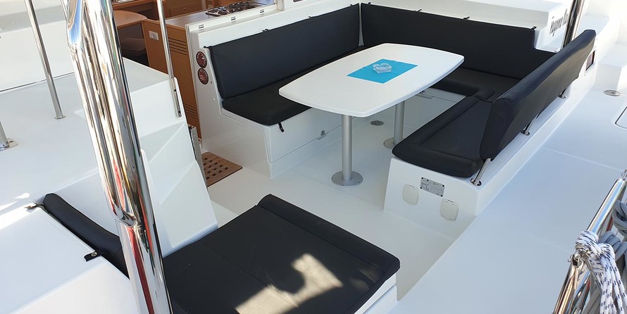 Lagoon 400 - 4 + 2 cab.