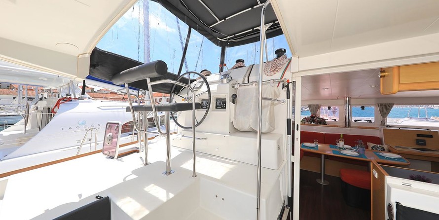 Lagoon 400 - 4 + 2 cab.