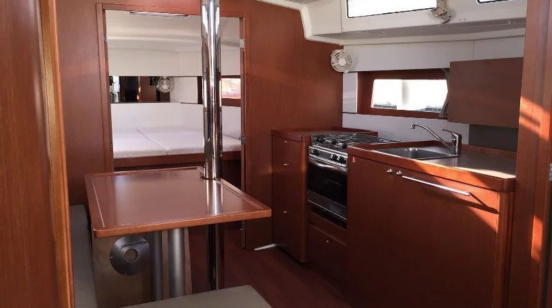 Beneteau Oceanis 38.1