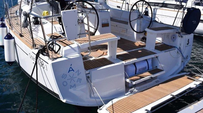 Oceanis 38