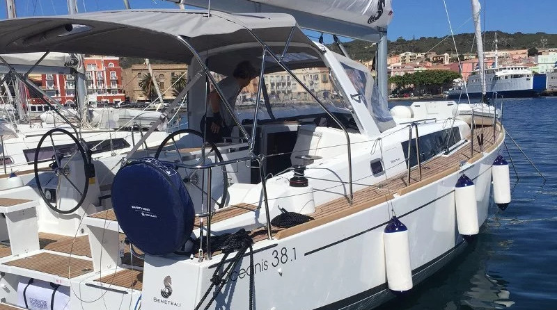 Oceanis 38