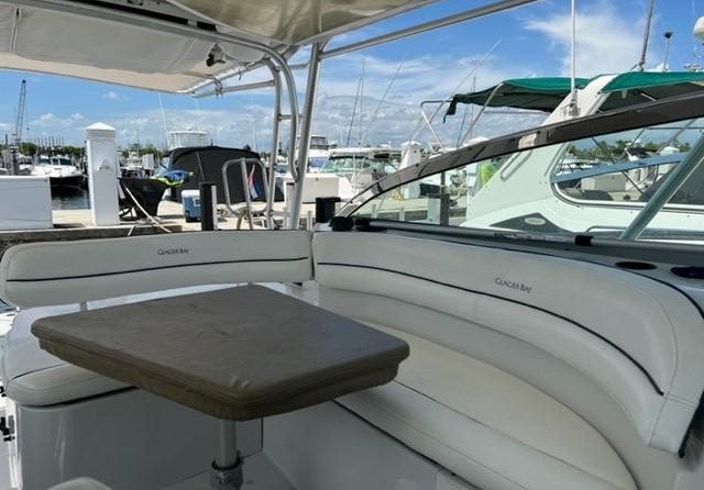 Glacier bay isle runner blue hull 2670