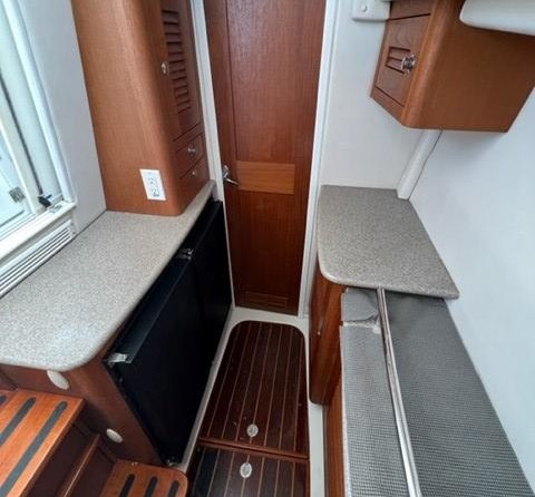 Glacier bay isle runner blue hull 2670