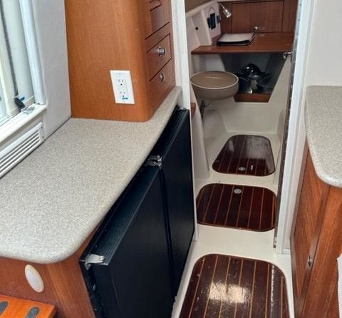 Glacier bay isle runner blue hull 2670