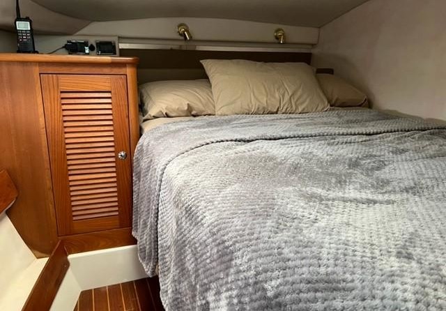 Glacier bay isle runner blue hull 2670