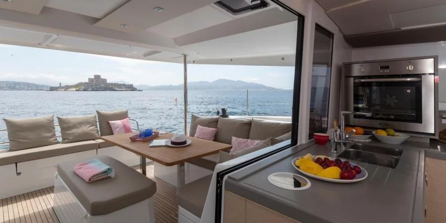 Fountaine Pajot Astrea 42