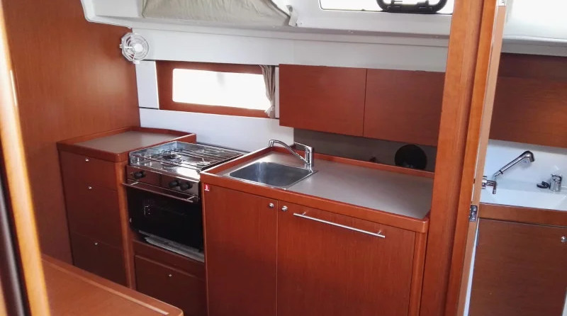 Beneteau Oceanis 38.1