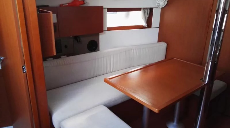 Beneteau Oceanis 38.1