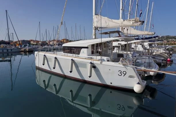 Lagoon 39