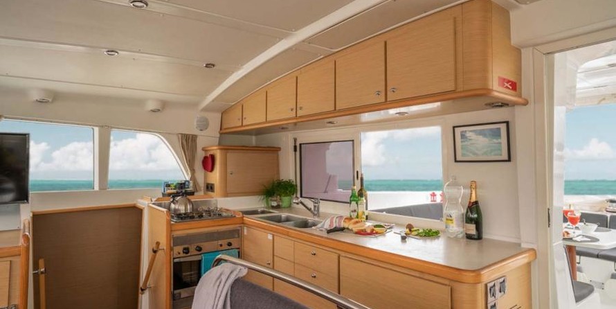 Lagoon 440 - 4 + 2 cab.