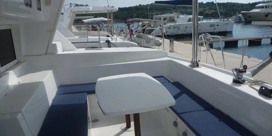 Lagoon 440 - 4 + 2 cab.