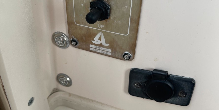 Grady-White Adventure 208