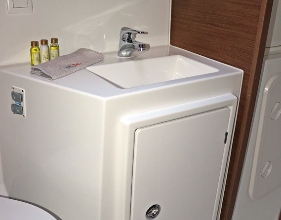 Lagoon 42 - 4 + 2 cab.