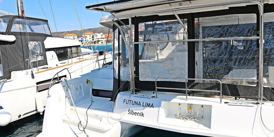 Lagoon 42 - 4 + 2 cab.