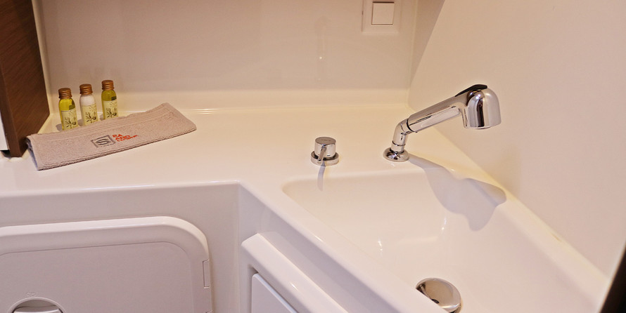 Lagoon 42 - 4 + 2 cab.