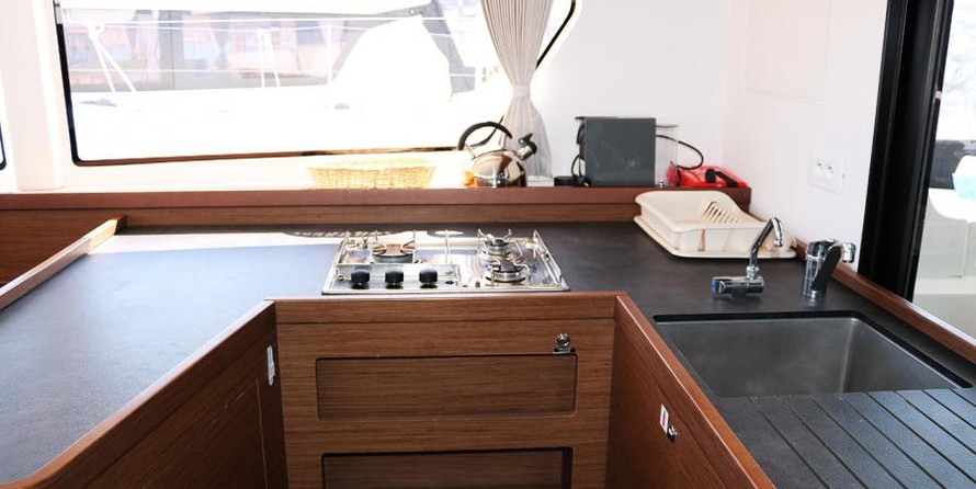 Lagoon 42 - 4 + 2 cab.