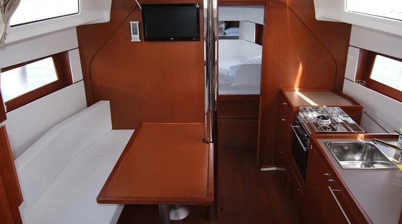 Beneteau Oceanis 38.1